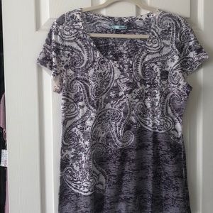 🚨Last Call Donating 10/1🚨 Maurices XL T-shirt